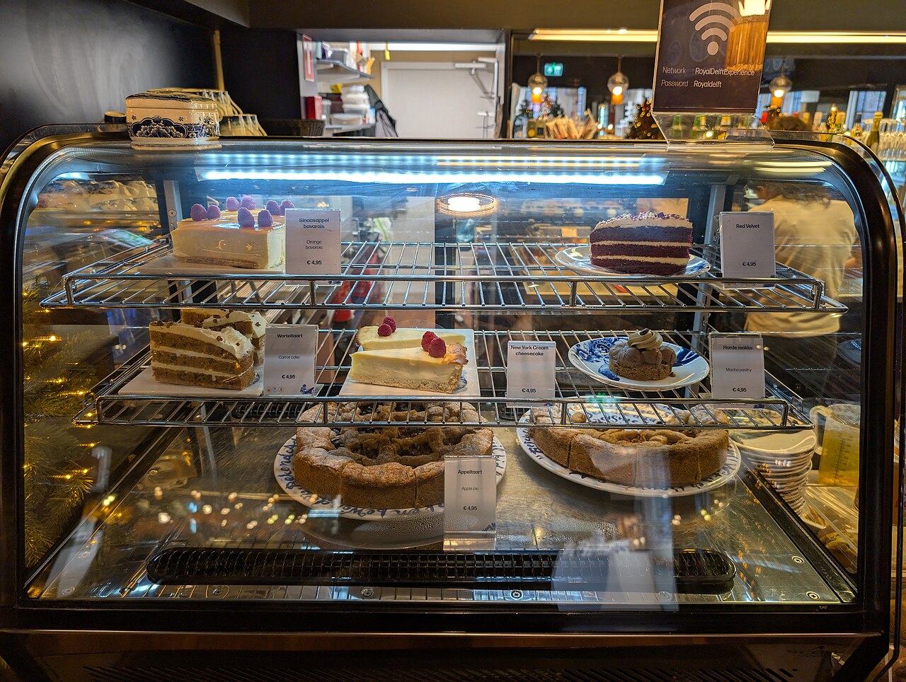Endüstriyel vitrin tipi soğutucu — restoran display case